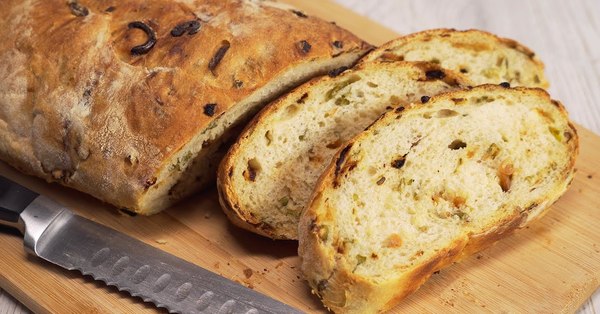 Տնային պայմաններում պատրաստեք սոխով հաց, այն համեղ է  և օգտակար